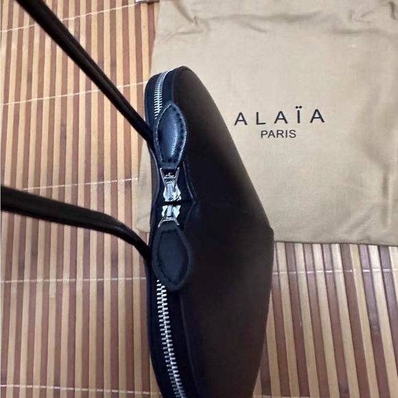 Alaia Black Heart Crossbody Bag - Picture 4 of 6